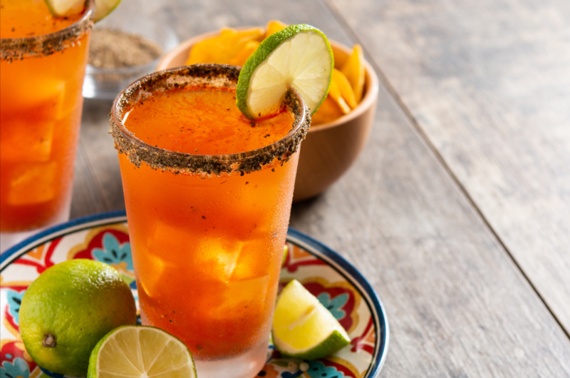 Michelada con Sal Gruesa y Chile en Polvo