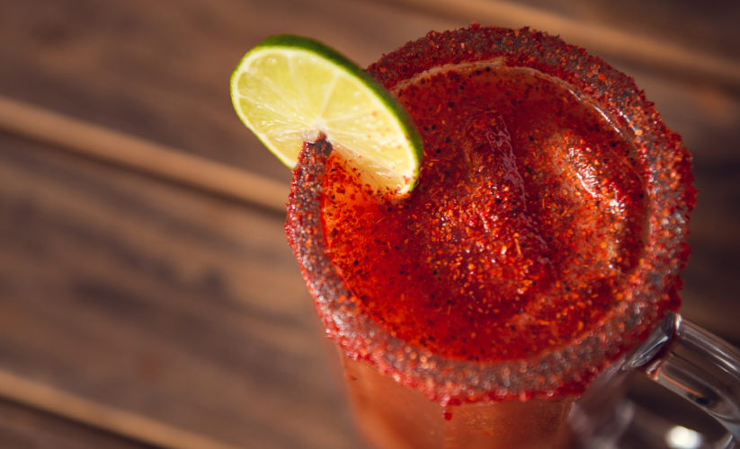 Michelada con Sal Gruesa y Chile en Polvo